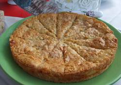 Pastel-uruguayo-de-queso-y-jamon-con-merengue-foto-principal.jpg