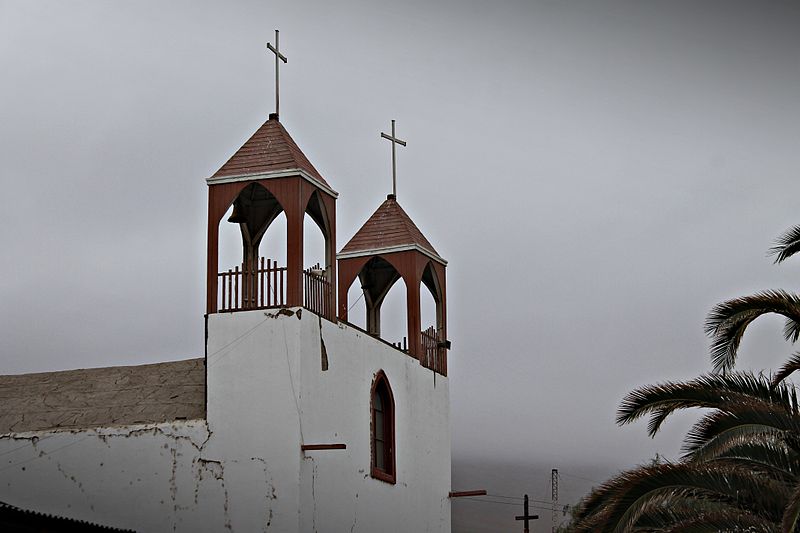 Archivo:Torres Iglesia a San Geronimo Poconchile.jpg