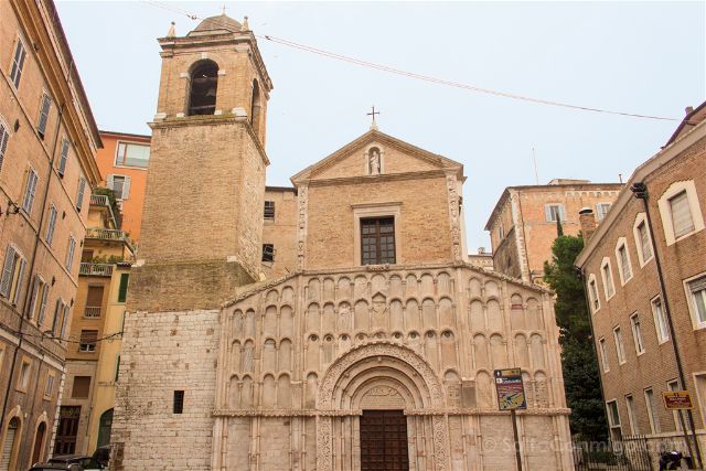 Archivo:Iglesia Ancona.jpg