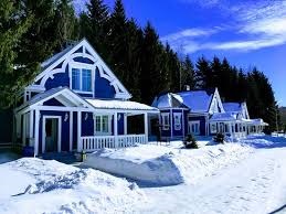 Archivo:Torbeyevo ozero park-hotel.jpg