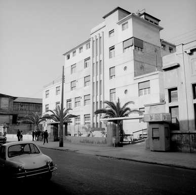 Archivo:Instituto Traumatológico de Chile década de 1950.png