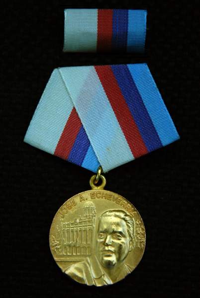 Archivo:Medalla José Antonio Echeverría.jpg
