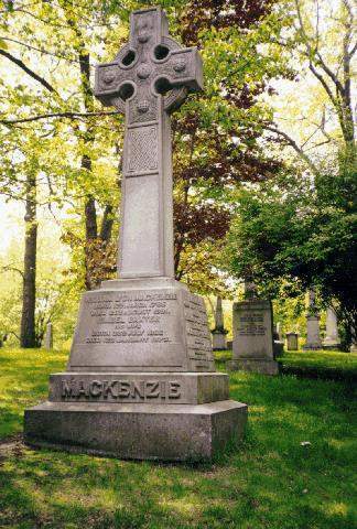 Archivo:Tumba d WMackenze.jpg