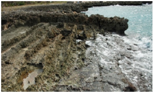 Archivo:Restos de la Grada en la bahía de Boca de Jaruco.jpg