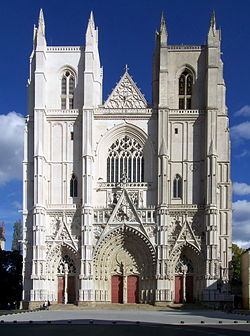 250px-Cathédrale Saint-Pierre de Nantes - façade.jpg