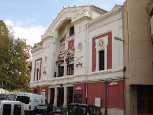 Fachada del Teatro Vico.jpg
