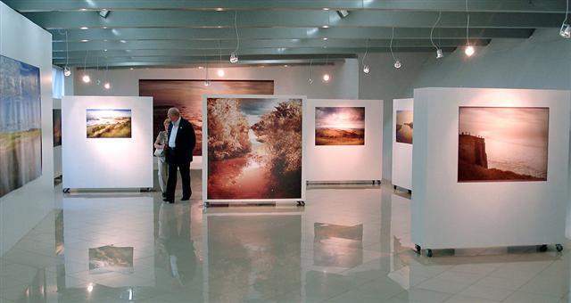 Archivo:Galeria de Arte de Caxias (Small).jpg