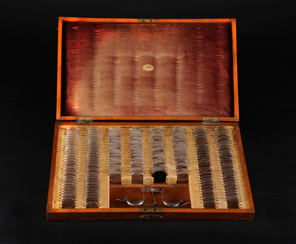 Archivo:Estuche con-lentes.jpg