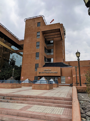 Archivo:Hospital Luis Tisné, Chile.jpg