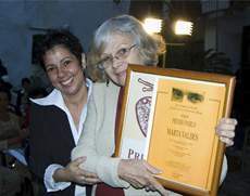 Premio "Pablo" (2009) <em>"Por permitirnos acompañar la belleza y la sabiduría de tu música y de tus letras"</em>.