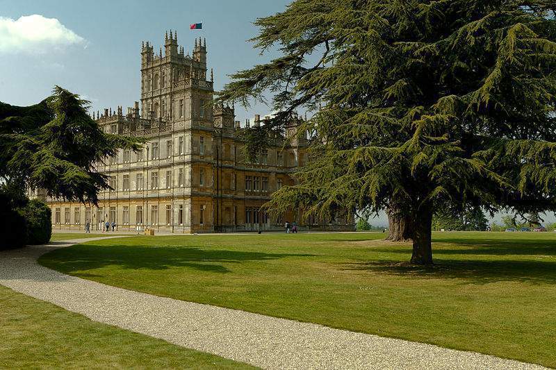 Archivo:Highclere Castle (April 2011) 2.jpg