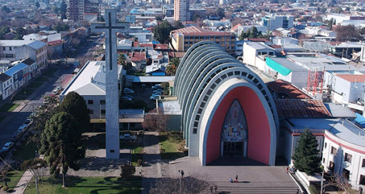 Archivo:Vista panorámica de la Catedral de Chillán.jpg