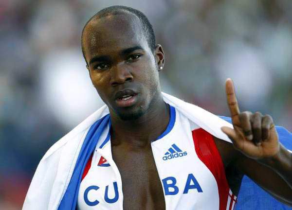 Archivo:Omar Cisneros4.jpg