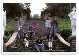 Archivo:Internacional SEK.png