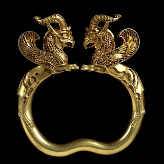 Archivo:Brazalete de Oxus.png