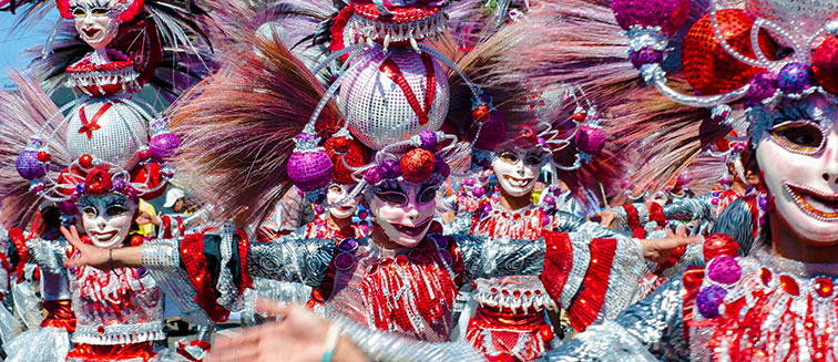 Archivo:Festival de máscaras-isla de negros.jpg