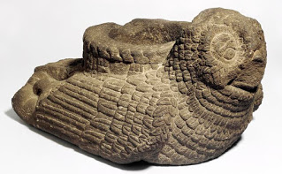 Archivo:Escultura de Piedra de un Pájaro.jpg