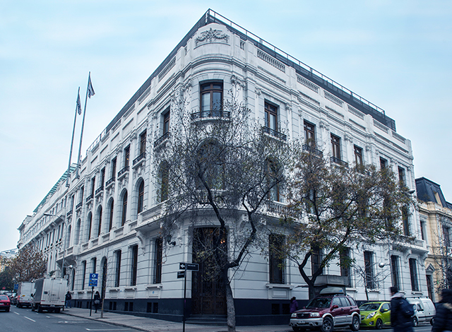 Archivo:Palacio Eguiguren, Sede padre alonso.jpg