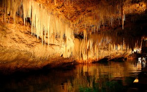 Bermudas-crystal-caves-cuevas-300x189esta.jpg