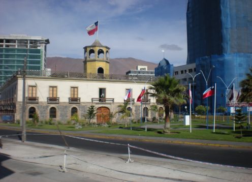 Archivo:Edificio de Aduanas, Iquique.jpg