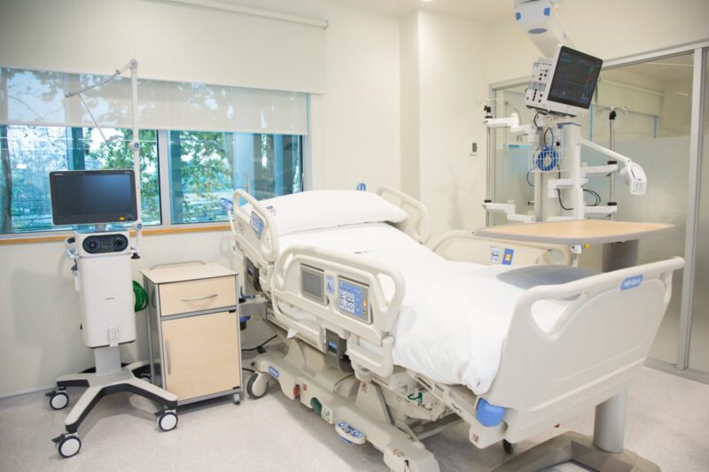 Archivo:Unidad del paciente crítico adulto, Clinica Andes Chillan.jpg