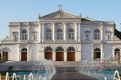 Archivo:Chili-iquique-theatre-municipal.jpg