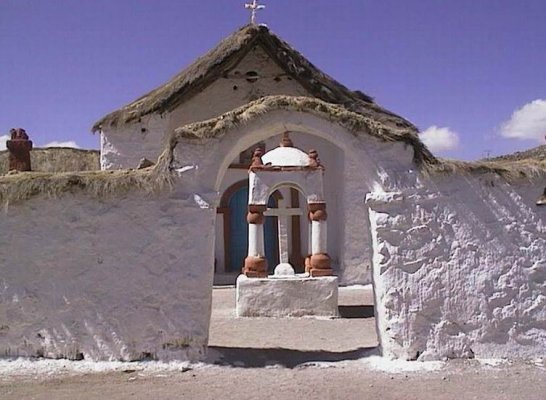 Archivo:Iglesia de Parinacota.jpg