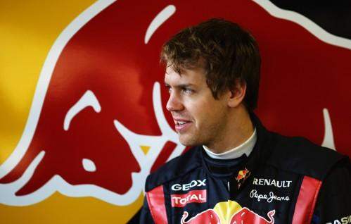 Archivo:Sebastian-vettel-in-red-bull-rb5-at-jerez.jpg