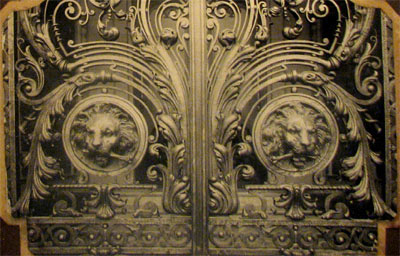 Archivo:Detalle de puerta del Palacio Ariztía.jpg