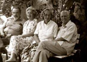 De izquierda a derecha: Eliseo Diego, Bella, Fina García Marrus y Cintio Vitier De izquierda a derecha: Eliseo Diego, Bella, Fina García Marrus y Cintio Vitier