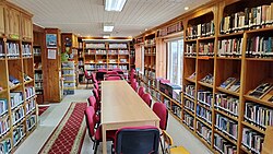 Archivo:Sala principal biblioteca Futrono.jpg