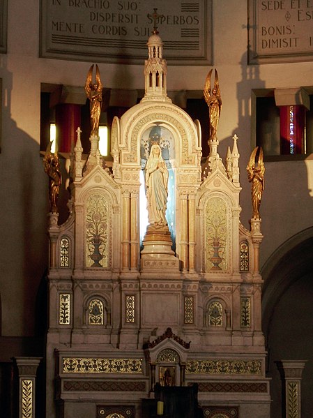 Archivo:Basílica de Lourdes, altar mayor.jpg