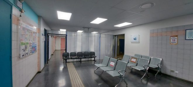 Archivo:Salas-de-Espera Hosp. El Pino, San Bernardo.jpg