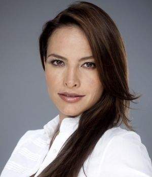 Fabiola-campomanes-en-amorcito-corazon-300x350.jpg