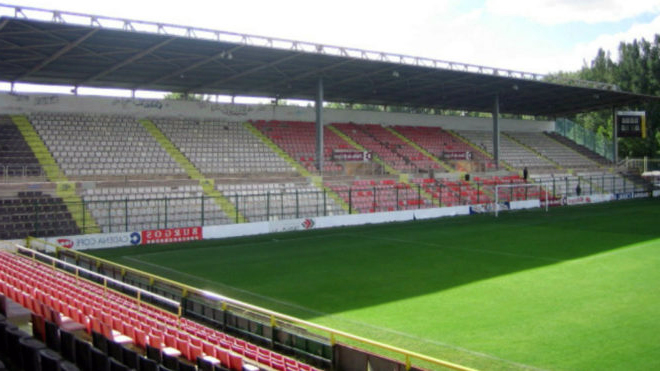 Archivo:Estadio plantío.jpeg