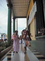 Archivo:Niña con Muñeca 2.jpg.jpg