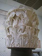 Archivo:Capitel teatro romano cartagena.jpg