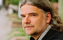 Archivo:Heinz escritor.jpg