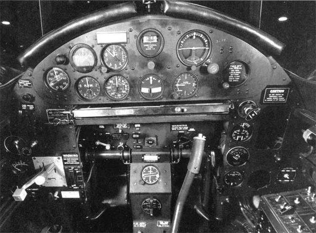 Archivo:TBF carlinga.jpg