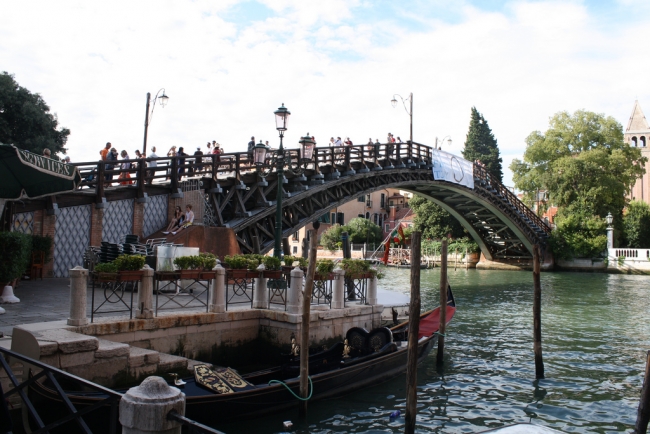 Archivo:Puente-de-la-Academia-Venecia-650x434.jpg