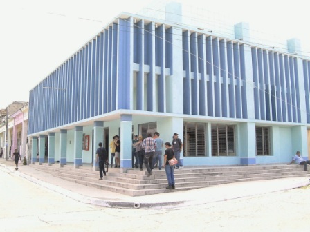 Archivo:En el cine Nuevitas.jpg