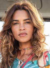 Lucy Alves.jpg