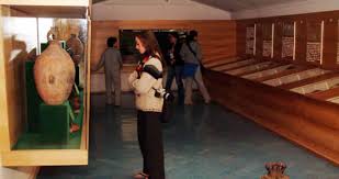 Archivo:Interior del Museo Arqueológico R.P. Gustavo Le Paige.jpg