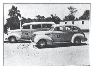 Archivo:Ambulancia y automóvil de los Servicios Médicos del Ayuntamiento.jpg