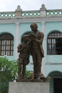 Estatua de José Marti en Camagüey.jpg