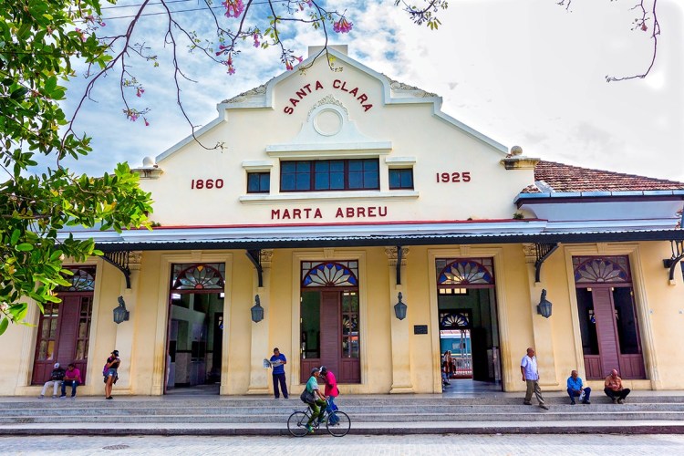 Archivo:Terminal de Ferrocarriles Sta Clara.jpg