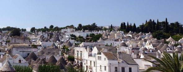 Archivo:Trullis Alberobello.jpg