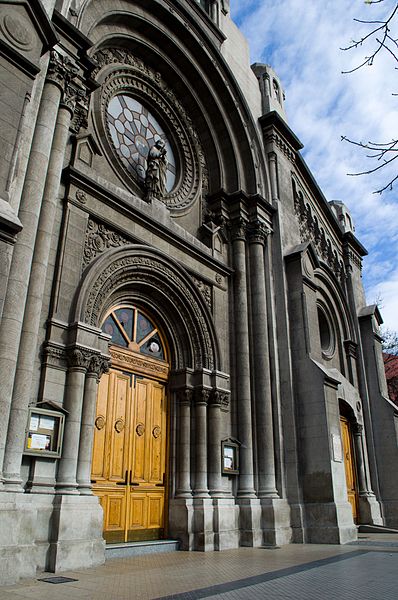 Archivo:Iglesia San Lázaro - Detalle frontal.jpg