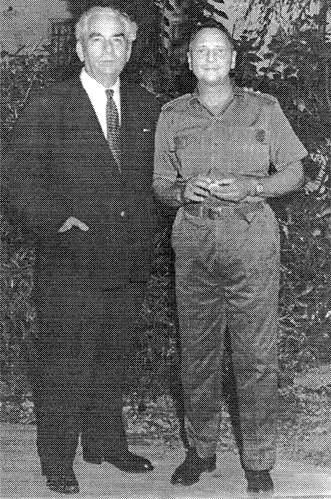 Julio Mederos Figueroa (derecha) junto a Juan Marinello Vidaurreta