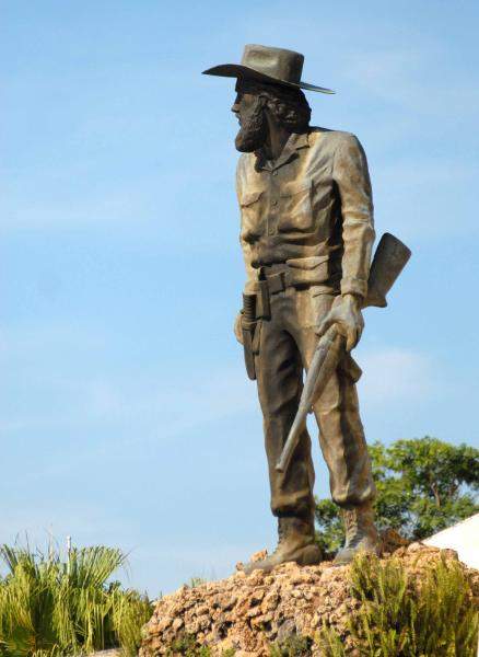 Archivo:Monumento nacional camilo cienfuegos.jpg